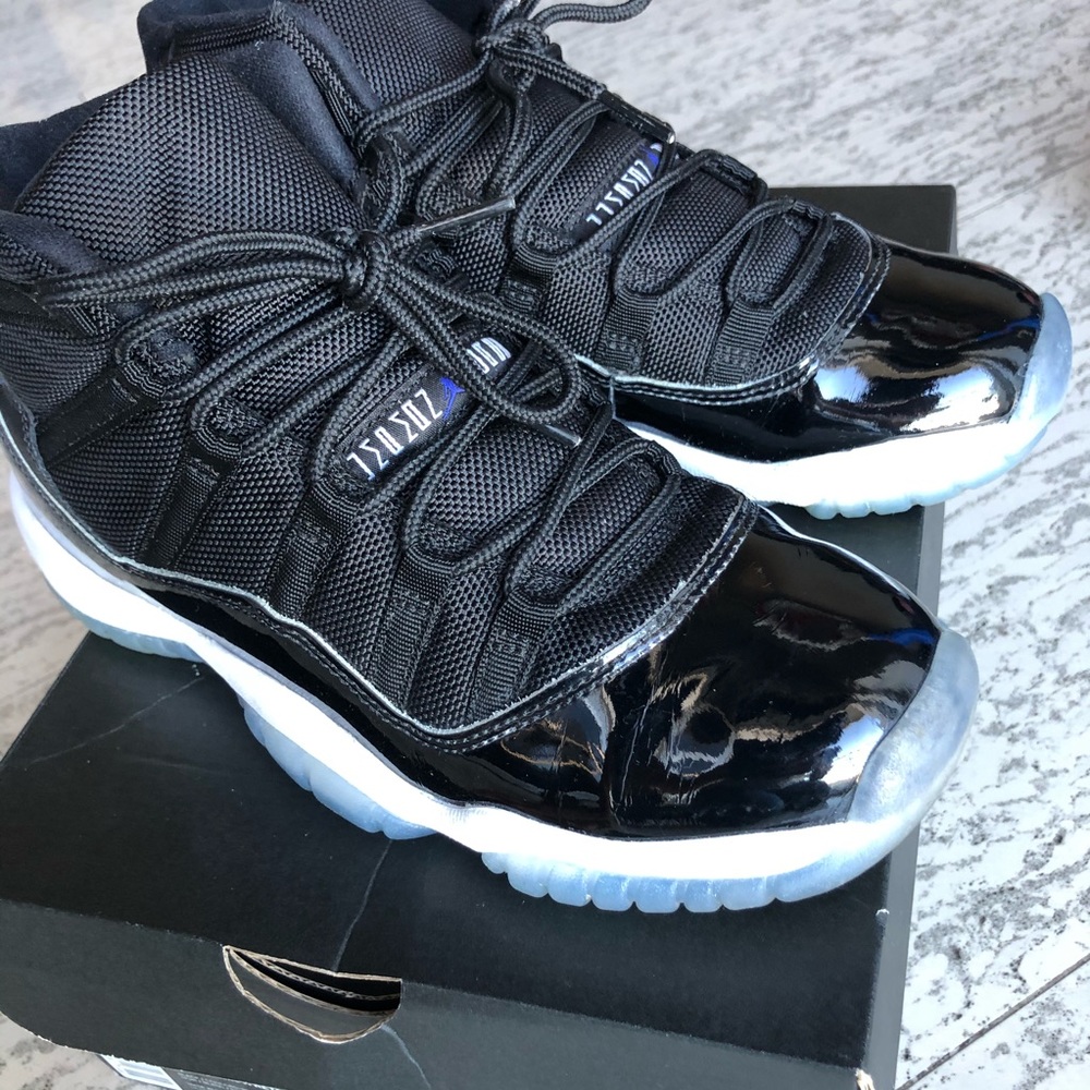 Jordans - Air Jordan 11 Space Jam 2016 - Picture 3 of 6
